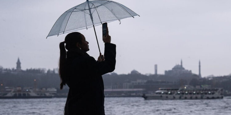 AKOM İstanbul İçin Tarih Verdi: Balkanlar'dan Geliyor, Bu Hafta Sonuna Dikkat