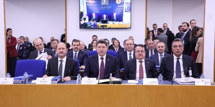 Adalet Bakanı’na çağrı: Siyasi tutsaklar serbest bırakılmalı