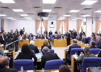 Adalet Kaya: Çiftçiler ürünlerini çöpe atıyor