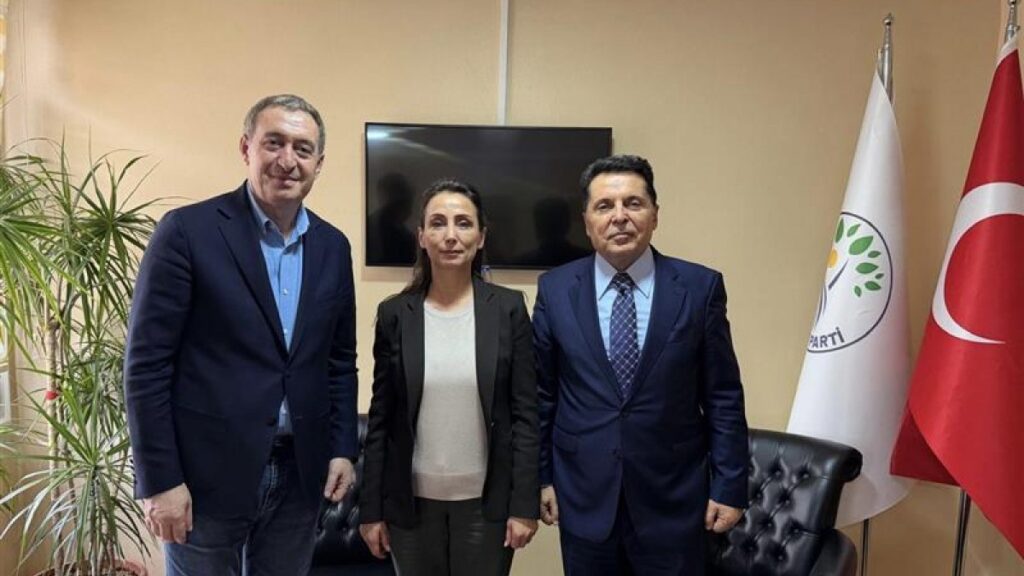 Ahmet Özer, DEM Parti Eş Genel Başkanlarıyla görüştü