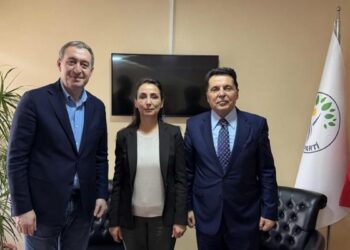 Ahmet Özer, DEM Parti Eş Genel Başkanlarıyla görüştü