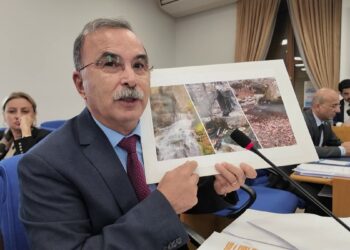 Akın: Gabar’da köylerin suyu petrol akıyor