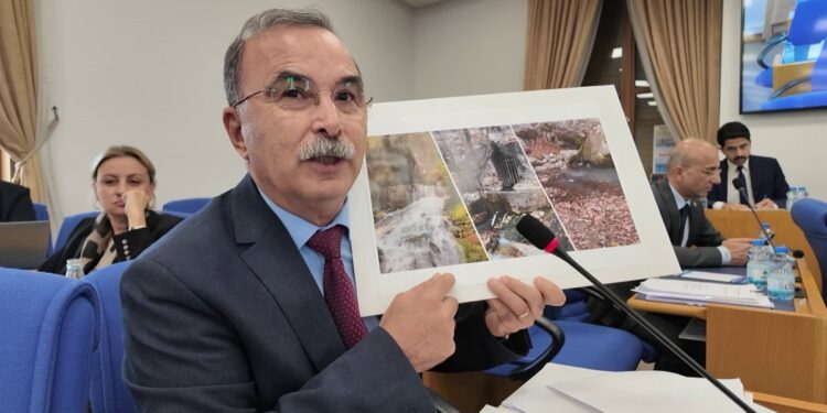 Akın: Gabar’da köylerin suyu petrol akıyor