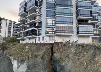 Amasra’da İnşaat Alanında Toprak Kayması! 24 Daire Boşaltıldı, 70 Kişi Tahliye Edildi