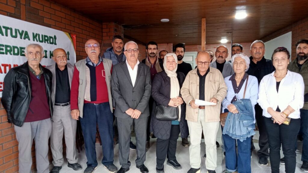 Awesta'dan anadilde eğitim talebi