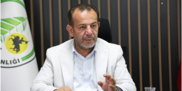 Aynı hassasiyeti hükümetten de bekliyoruz