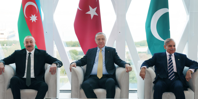 Bakü'de Üçlü Zirve! Görüşmede Neler Konuşuldu?