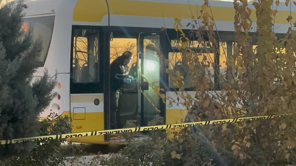 Belediye Otobüsünde Vahşet! Eşinin Gözü Önünde...