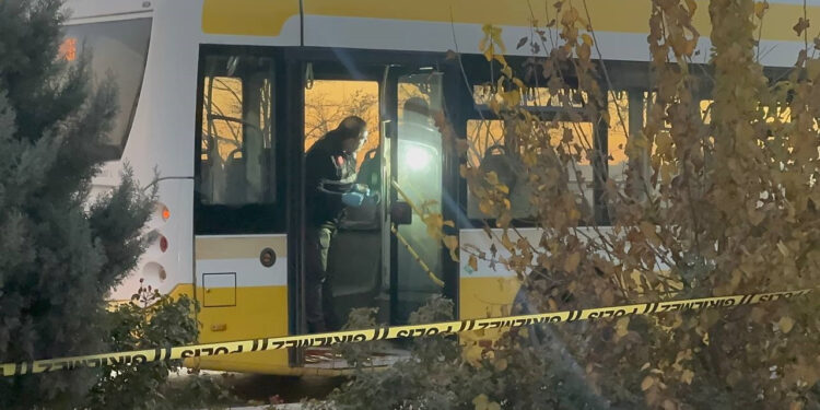 Belediye Otobüsünde Vahşet! Eşinin Gözü Önünde...