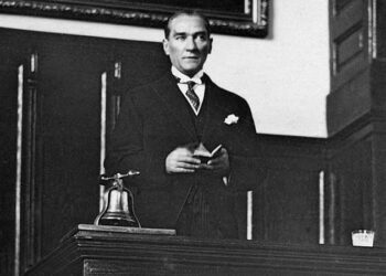 Benim naçiz vücudum elbet bir gün toprak olacaktır; ancak Türkiye Cumhuriyeti ilelebet payidar kalacaktır