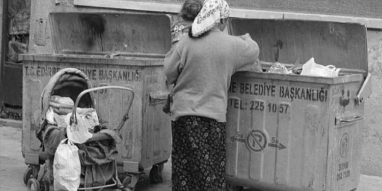 Binlerce öğrenci okula aç gidiyor!