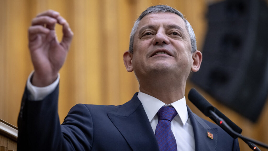 Bir Demirtaş Çıkışı da Özgür Özel'den! 'Bugünkü Genel Başkan Olarak Özür Diliyorum'