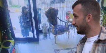 Böcek Ailesine Ait Yeni Görüntüler Ortaya Çıktı! Kan Kusarak Taksiye Koştular! Taksici Dehşet Anlarını Anlattı