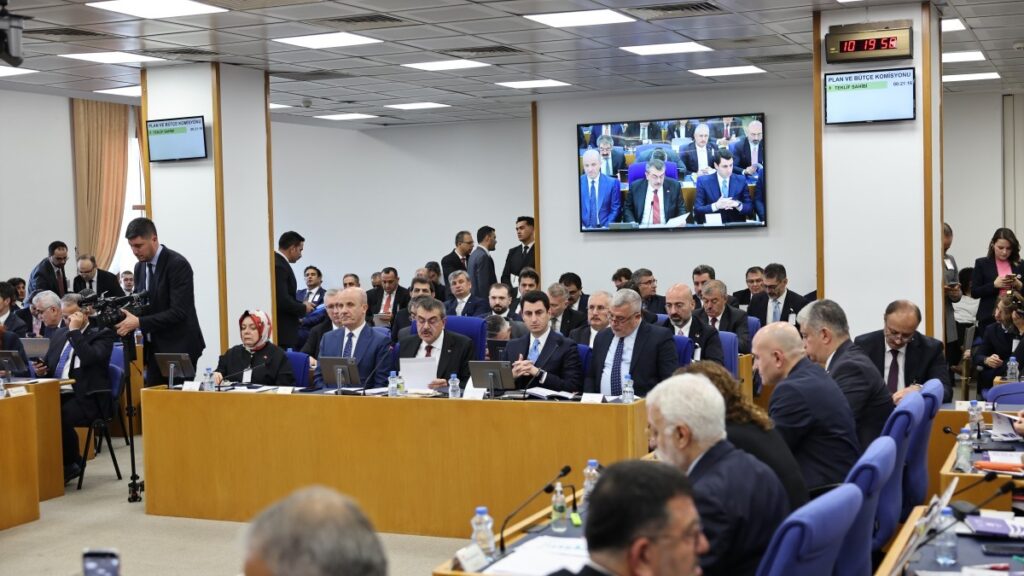 Bütçe görüşmeleri: Son bir yılda 1 milyon çocuk eğitimden koptu