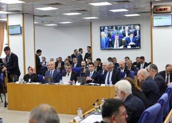 Bütçe görüşmeleri: Son bir yılda 1 milyon çocuk eğitimden koptu