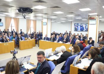 Bütçe görüşmelerinde 'ekonomi' tepkisi: Neden her gün 6 işçi yaşamını yitiriyor?