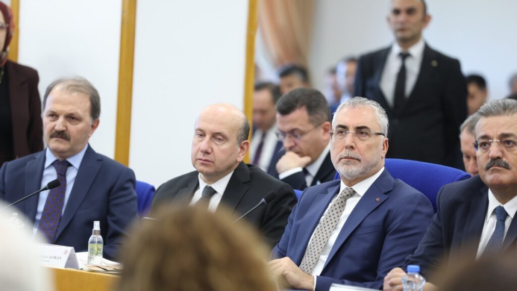 Çalışma Bakanlığı'na tepki: Patronları koruyor, işçi lehine somut bir adım yok