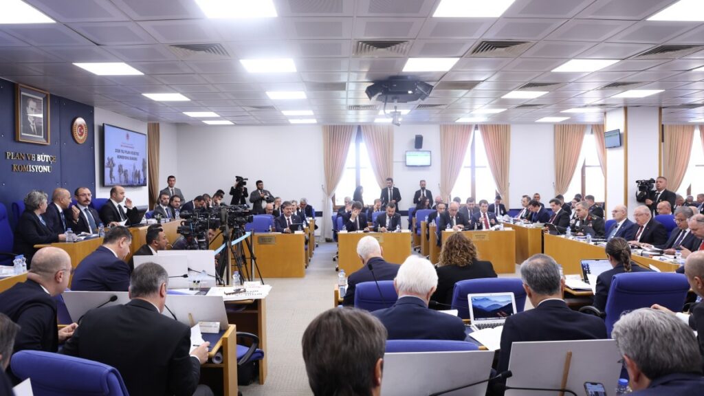 Çandar: Türkiye Suriye politikasındaki alışkanlıklarından vazgeçmeli  Oluç: Özerk Yönetim ile Türkiye arasındaki sınır kapıları açılmalı