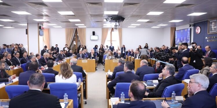 Çiçek Otlu: Yap işlet devret modeli halkı iki kere sömürüyor