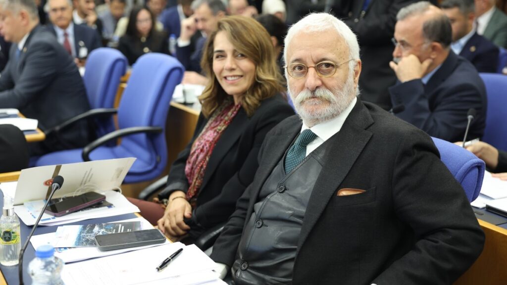 DEM Partili Oluç: Eli kulağındadır, kayyım rejiminin sonuna geliniyor