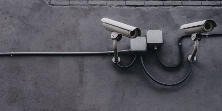 Daire girişini kayda alan yöneticiye ceza