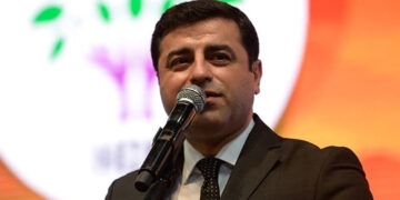 Demirtaş'tan Cumhurbaşkanı Erdoğan, Bahçeli ve Öcalan'a 'Somut Adım' Çağrısı