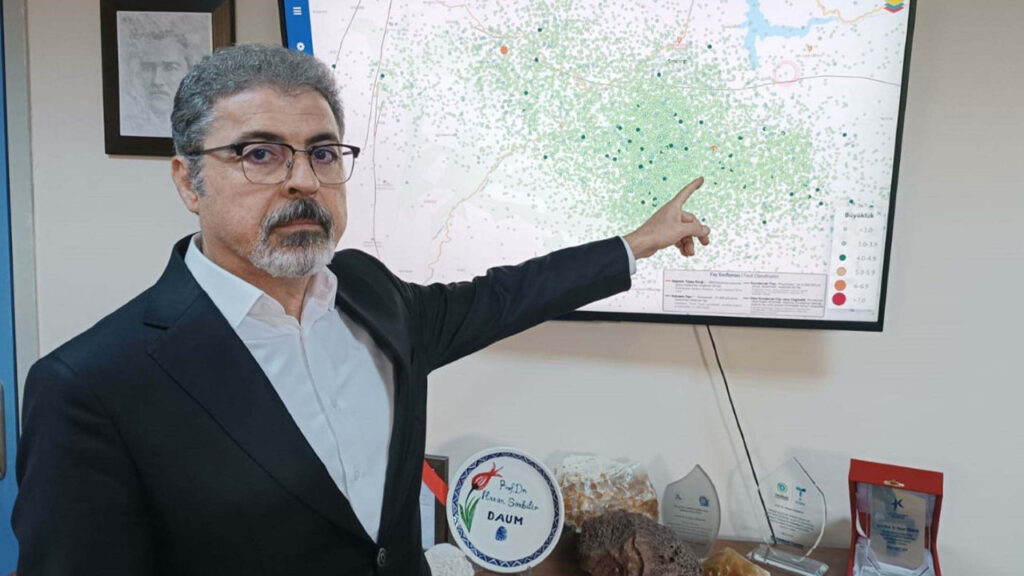 Deprem Uzmanından Sındırgı Uyarısı: 'Binaları Acilen Boşaltın!'