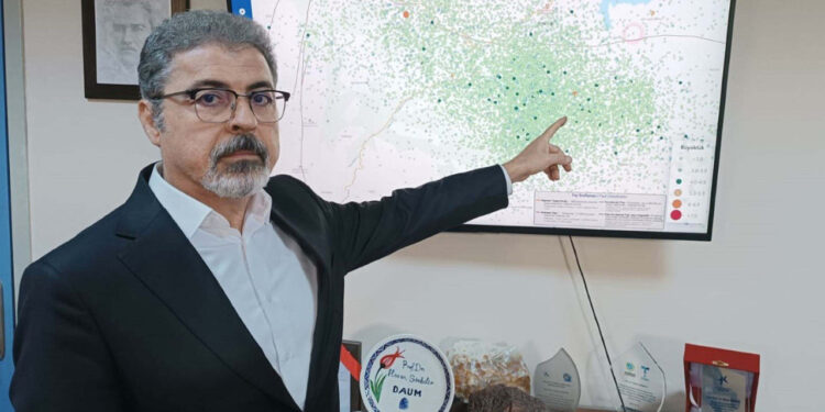 Deprem Uzmanından Sındırgı Uyarısı: 'Binaları Acilen Boşaltın!'