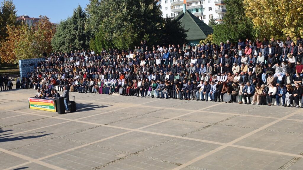 Devlet Kürtçe ile barışmalı