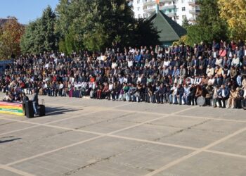 Devlet Kürtçe ile barışmalı