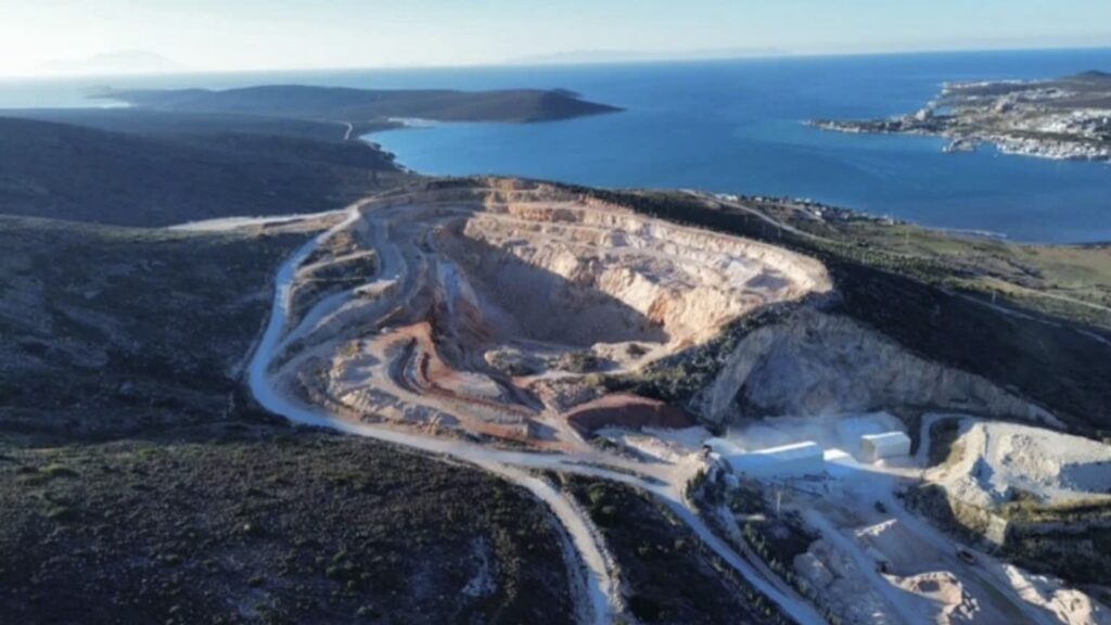 Dünyaca ünlü sörf merkezinin rüzgarını bozdu, molozlar hazine arazisine bırakıldı!