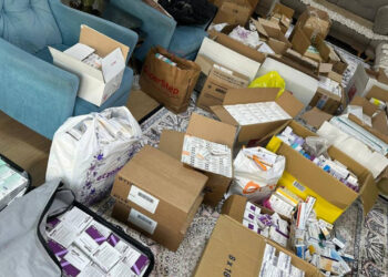 Eczane Sahibinin Evine Operasyon: 2 Bin 500 İlaca El Konuldu