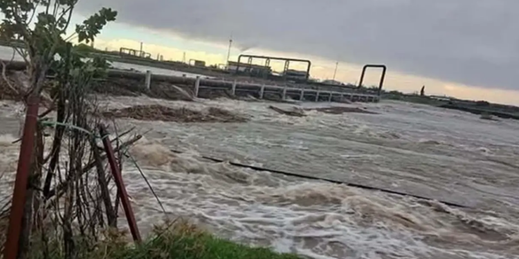 Ege ile Marmara'yı Sağanak Vurdu! Çay Taştı, Evleri Su Bastı