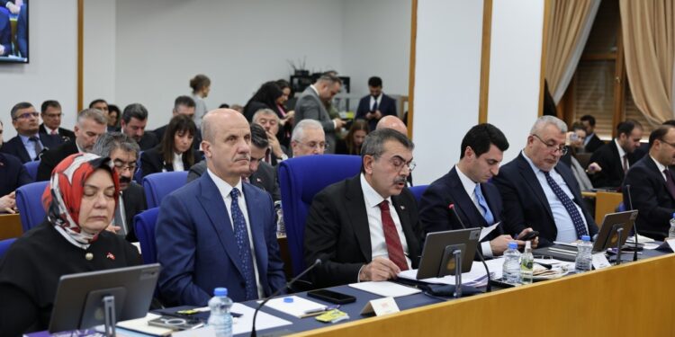 Eğitim Bakanı’na tepki: Bir yılda bin 300 öğrenci gözaltına alındı