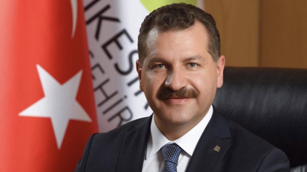 Eski AKP'li başkan seçimden bir ay önce yüz milyonlarca liralık çiçek aldı!