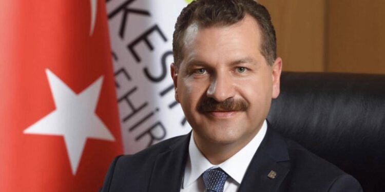 Eski AKP'li başkan seçimden bir ay önce yüz milyonlarca liralık çiçek aldı!