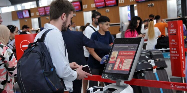 Gençler umudunu yitirdi, iyi eğitimli insanlar Türkiye’den ayrılıyor