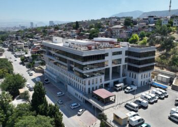 İzmir Büyükşehir Belediyesi'nde yeni çalışma düzeni; makam odaları kaldırılıyor!