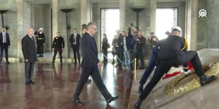 KKTC Cumhurbaşkanı Erhürman, Ankara'da; Anıtkabir'i ziyaret etti