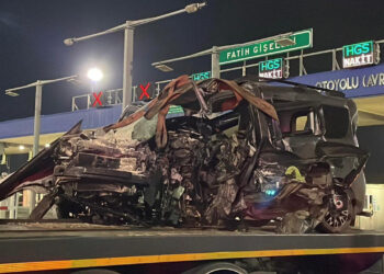 Kuzey Marmara Otoyolu’nda Feci Kaza! Araç Gişelere Çarptı