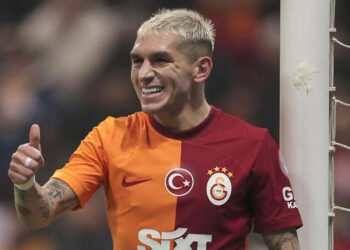 Magazin Kulisleri Bu İddiayı Konuşuyor! Torreira ve Demet Özdemir Aşk mı Yaşıyor?