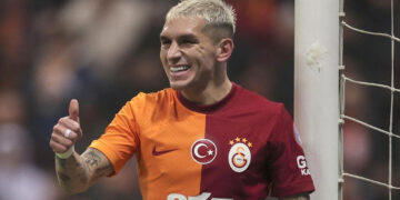 Magazin Kulisleri Bu İddiayı Konuşuyor! Torreira ve Demet Özdemir Aşk mı Yaşıyor?