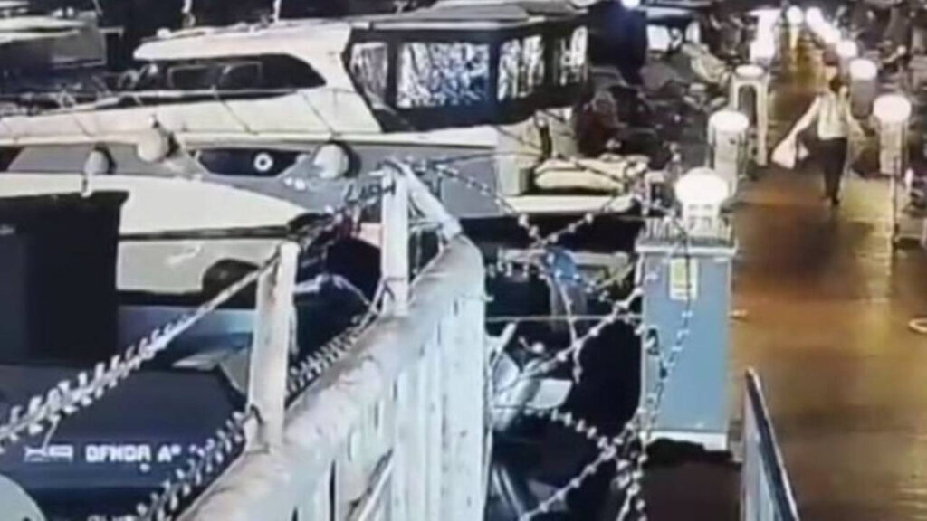 Marinada Korkunç Kaza! Ayakları Teknenin Pervanesine Takıldı