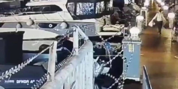 Marinada Korkunç Kaza! Ayakları Teknenin Pervanesine Takıldı