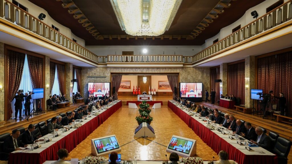 Meclis komisyonu İmralı ziyareti gündemiyle toplandı