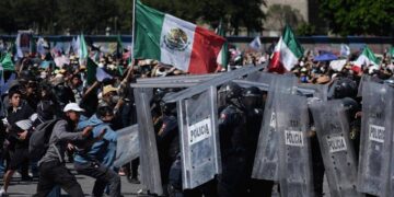 Meksika’da “Z Kuşağı” protestoları: ‘Adalet ve hesap verebilirlik’ talebiyle sokağa çıktılar