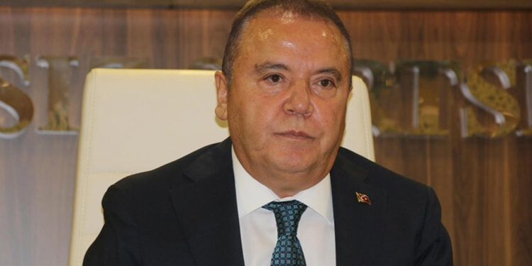 Muhittin Böcek'ten 'Sağlığım Hızla Kötüleşiyor' Mesajı