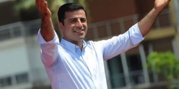 Murat Yetkin: Avrupa diyorsanız Demirtaş'ı bırakın!