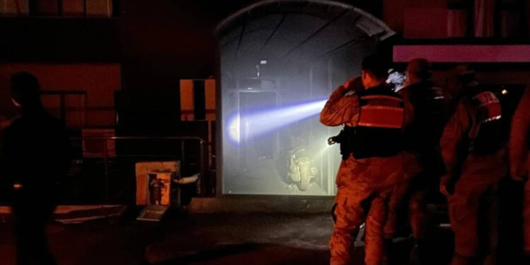 Oto Galeride Korkunç Yangın! 2 Ölü, 14 Yaralı