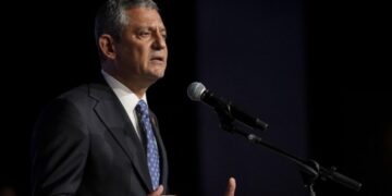 Özgür Özel’den AİHM kararlarını uygulama çağrısı